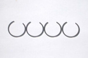 Wrist pin clips for JS lightweight pistons